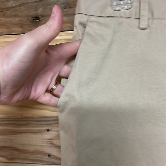 Banana Republic size 6P Martin Fit Khaki Color Mid-rise 10.5” Inseam Shorts - Picture 2 of 11